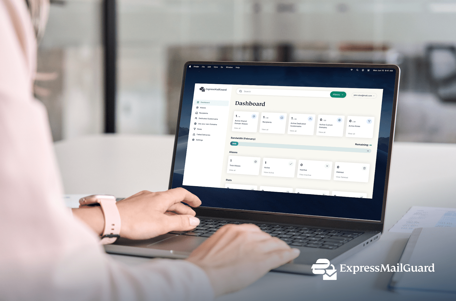 expressmailguard lifestyle image